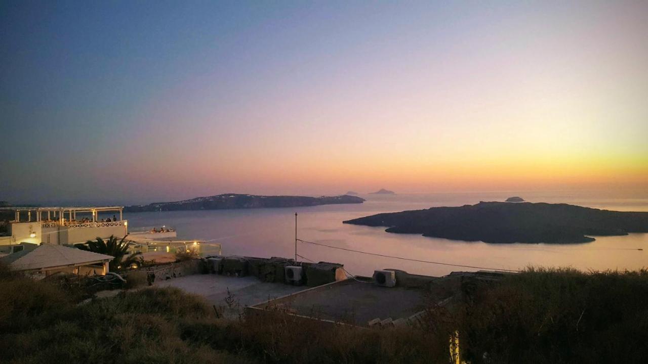 Santorini Pleasure Studios Fira  Exterior foto